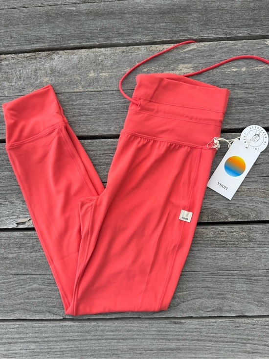 Vuori Pants - Vuori Daily Form Legging Bright Coral Size Medium NWT 🪸